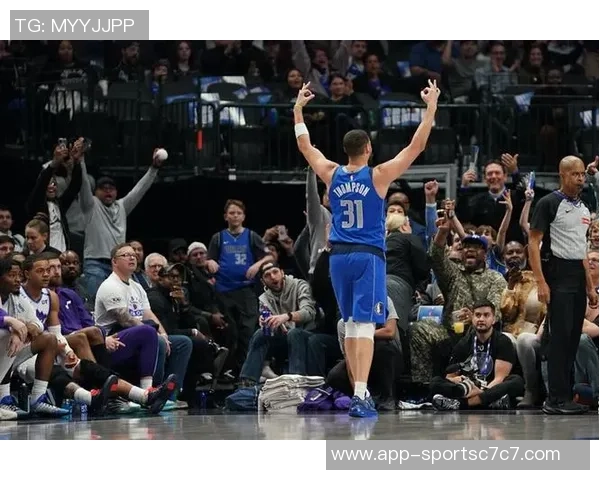 克莱半场表现抢眼三分球命中率高达50贡献14分助力球队战斗力提升