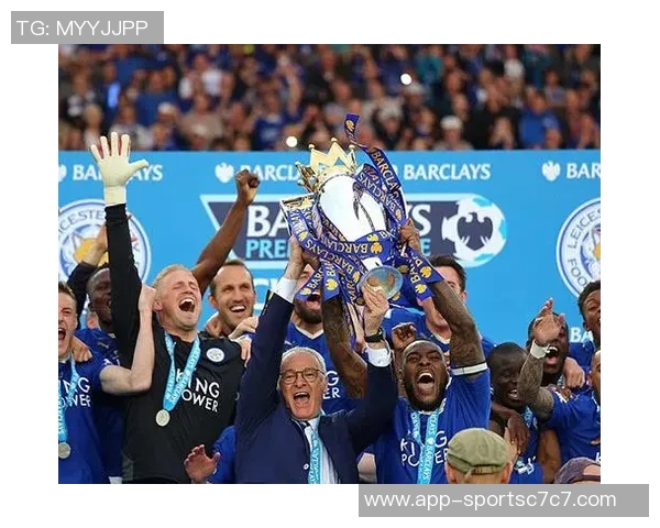 老兵不死!瓦尔迪荣获意甲11月最佳球员奖杯展现不凡实力